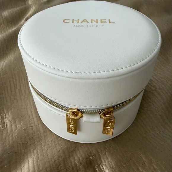 Chanel White Round Jewelry Box with Gold Zipper - Picture 1 of 4